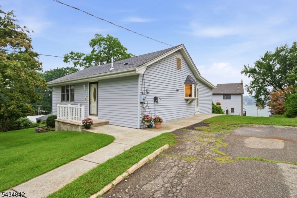 3 King Rd, Roxbury Twp., NJ 07850