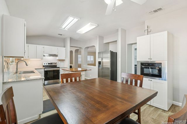 5123 Stormy Breeze, San Antonio, TX 78247