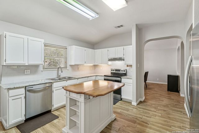 5123 Stormy Breeze, San Antonio, TX 78247