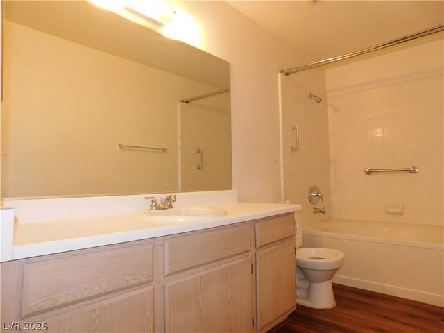 5221 Lindell Road 202, Las Vegas, NV 89118
