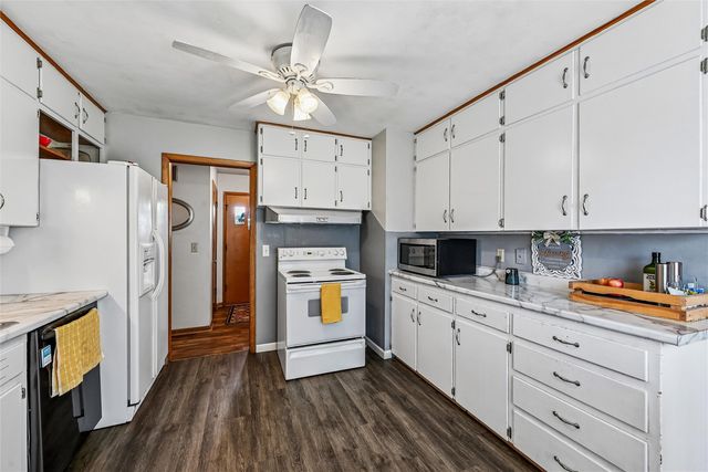 305 Main Street, Palo, IA 52324