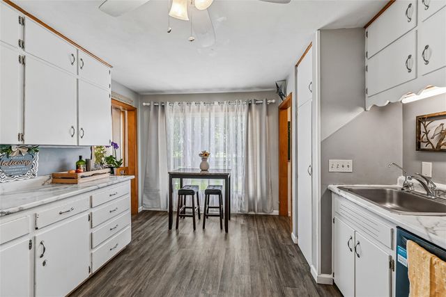 305 Main Street, Palo, IA 52324