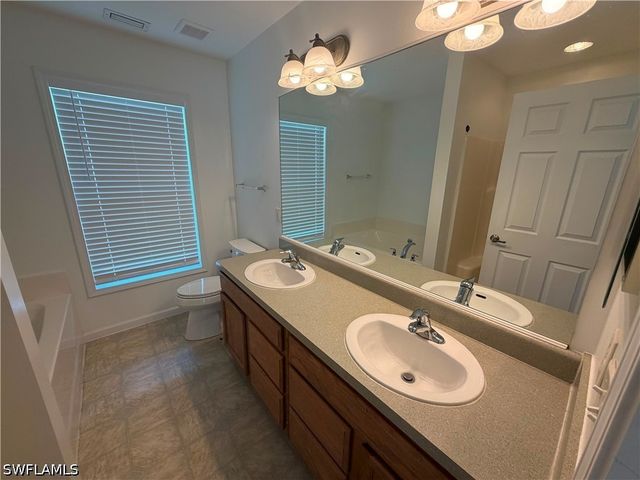 250 Leawood CIR, Naples, FL 34104