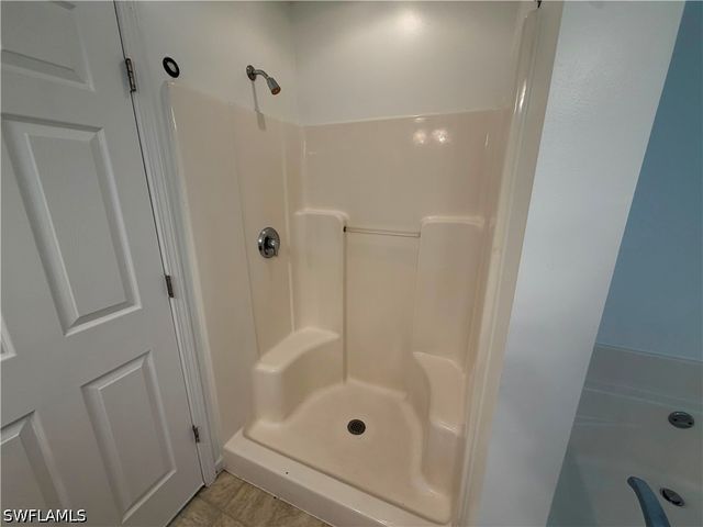 250 Leawood CIR, Naples, FL 34104