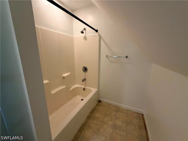 250 Leawood CIR, Naples, FL 34104