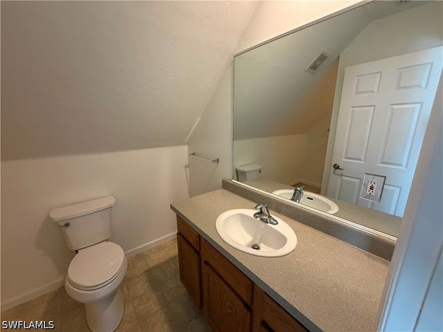250 Leawood CIR, Naples, FL 34104