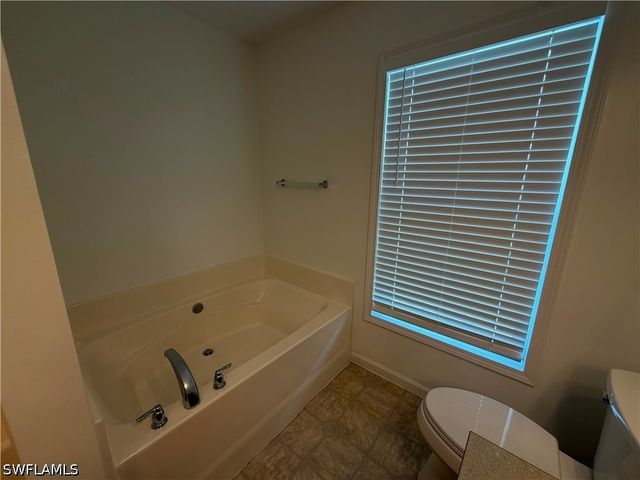250 Leawood CIR, Naples, FL 34104