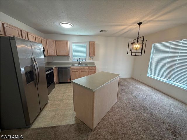 250 Leawood CIR, Naples, FL 34104