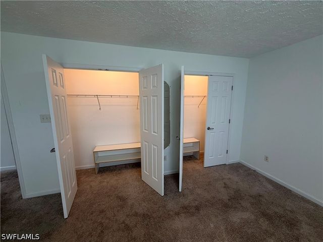250 Leawood CIR, Naples, FL 34104