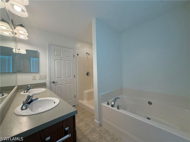 250 Leawood CIR, Naples, FL 34104