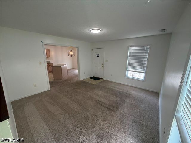 250 Leawood CIR, Naples, FL 34104