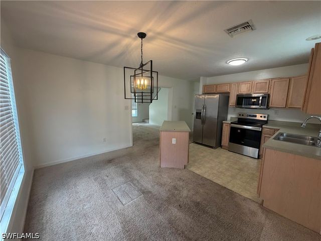 250 Leawood CIR, Naples, FL 34104
