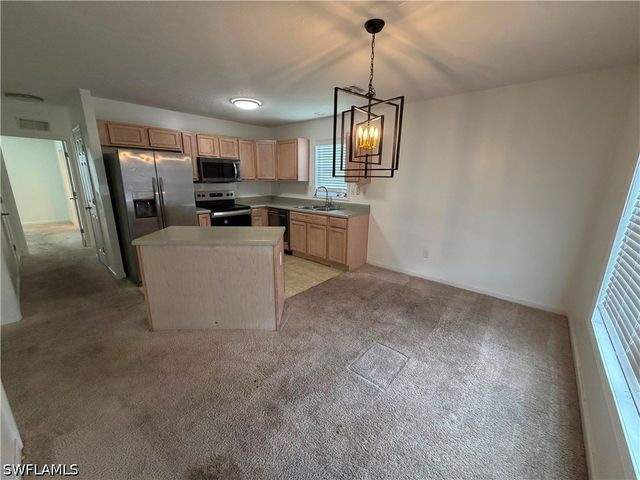 250 Leawood CIR, Naples, FL 34104