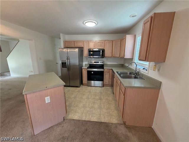 250 Leawood CIR, Naples, FL 34104