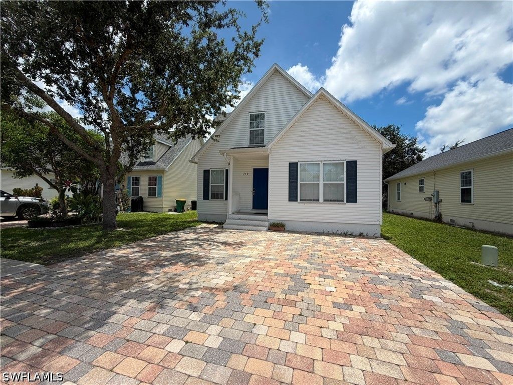 250 Leawood CIR, Naples, FL 34104