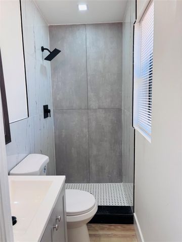 105 NW 28th Way, Fort Lauderdale, FL 33311