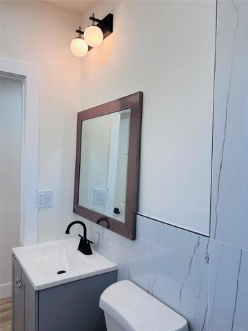 105 NW 28th Way, Fort Lauderdale, FL 33311