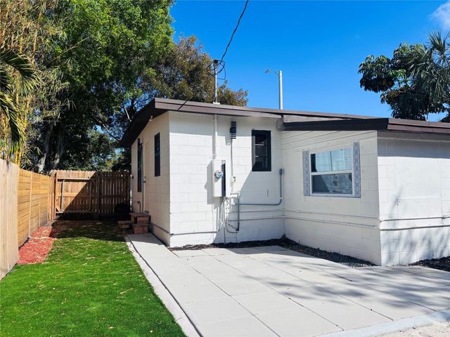 105 NW 28th Way, Fort Lauderdale, FL 33311