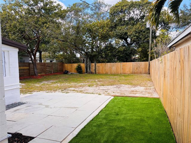 105 NW 28th Way, Fort Lauderdale, FL 33311