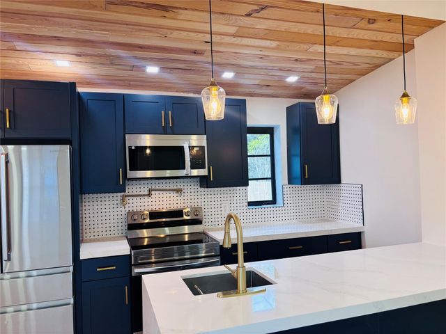 105 NW 28th Way, Fort Lauderdale, FL 33311