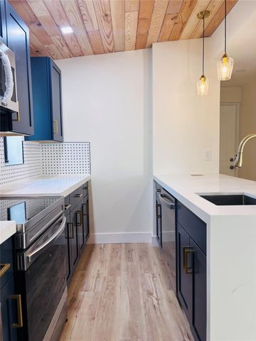 105 NW 28th Way, Fort Lauderdale, FL 33311