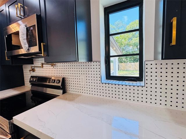 105 NW 28th Way, Fort Lauderdale, FL 33311