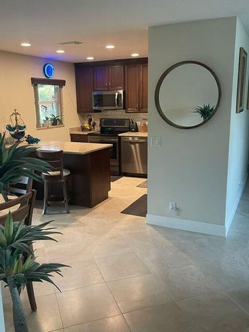 119 Seagull Court, Royal Palm Beach, FL 33411