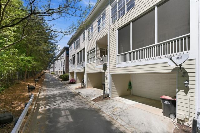 1063 Pearl Point, Atlanta, GA 30328