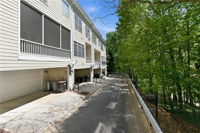 1063 Pearl Point, Atlanta, GA 30328