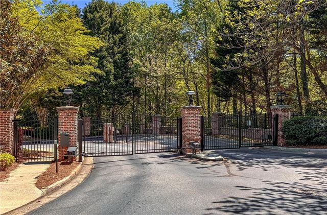 1063 Pearl Point, Atlanta, GA 30328