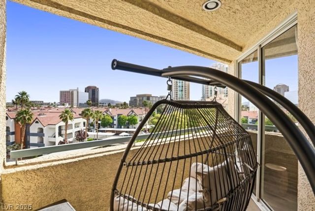 230 East Flamingo Road 422, Las Vegas, NV 89169