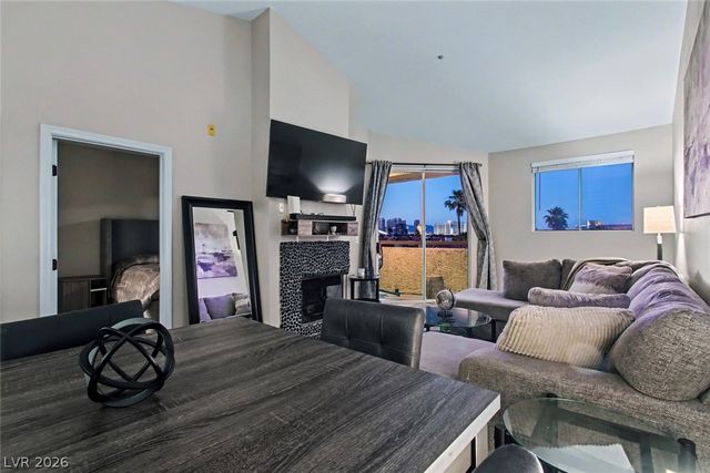 230 East Flamingo Road 422, Las Vegas, NV 89169