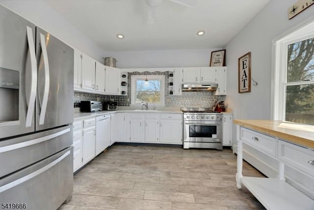 172 Yawpo Ave, Oakland Boro, NJ 07436