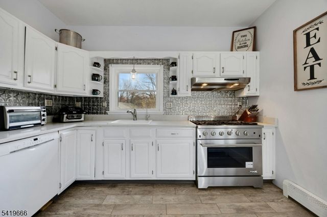 172 Yawpo Ave, Oakland Boro, NJ 07436