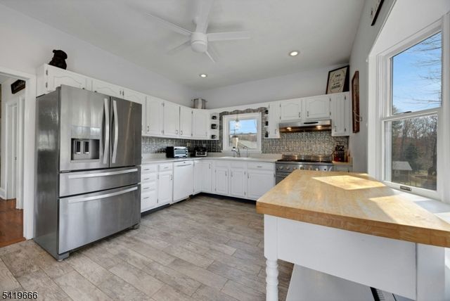 172 Yawpo Ave, Oakland Boro, NJ 07436