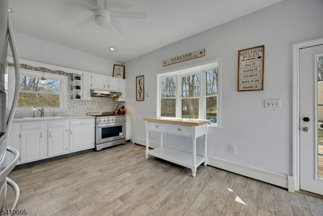 172 Yawpo Ave, Oakland Boro, NJ 07436