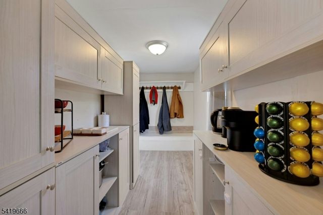 172 Yawpo Ave, Oakland Boro, NJ 07436