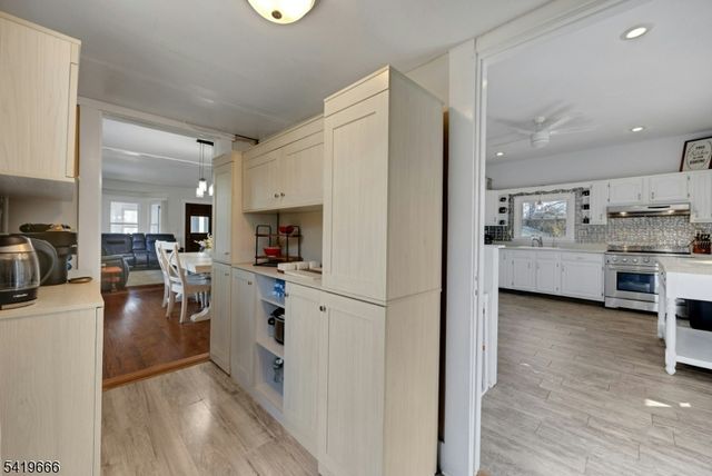 172 Yawpo Ave, Oakland Boro, NJ 07436