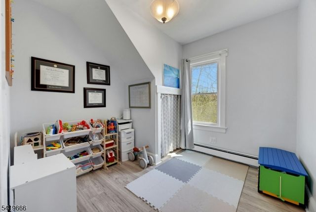 172 Yawpo Ave, Oakland Boro, NJ 07436