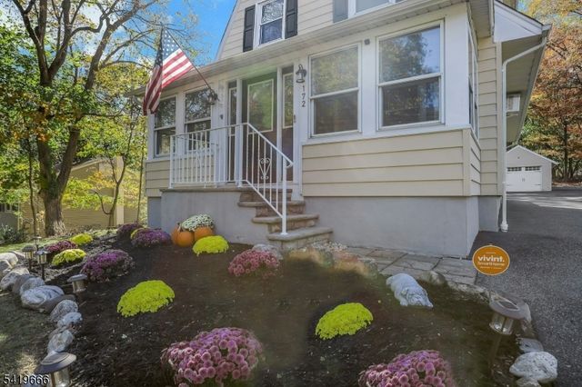 172 Yawpo Ave, Oakland Boro, NJ 07436