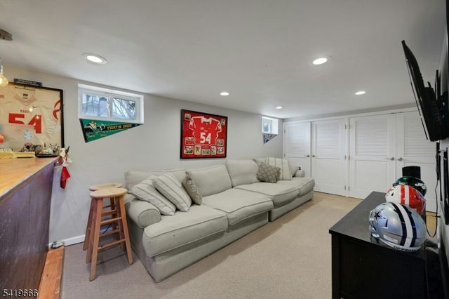 172 Yawpo Ave, Oakland Boro, NJ 07436