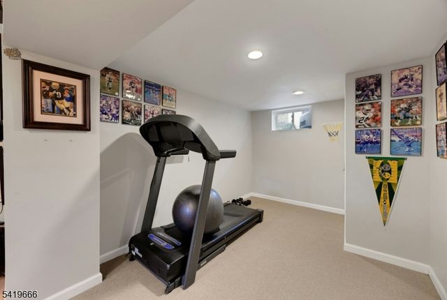 172 Yawpo Ave, Oakland Boro, NJ 07436