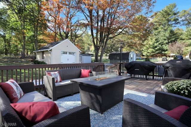 172 Yawpo Ave, Oakland Boro, NJ 07436