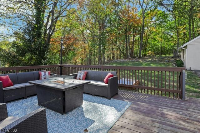 172 Yawpo Ave, Oakland Boro, NJ 07436