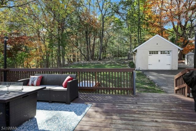 172 Yawpo Ave, Oakland Boro, NJ 07436