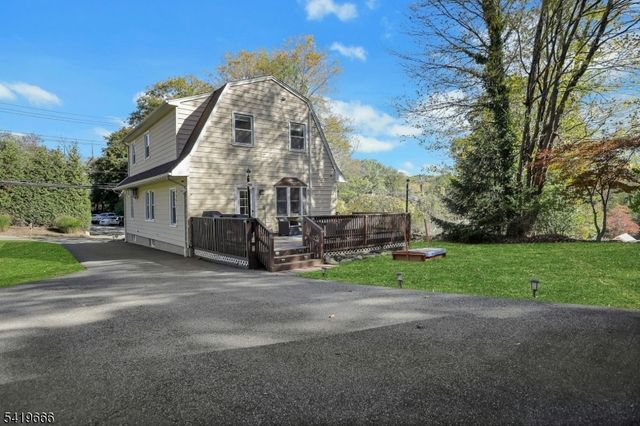 172 Yawpo Ave, Oakland Boro, NJ 07436