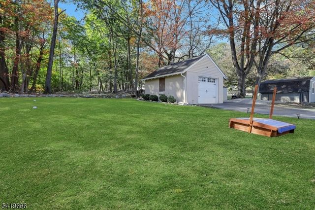 172 Yawpo Ave, Oakland Boro, NJ 07436