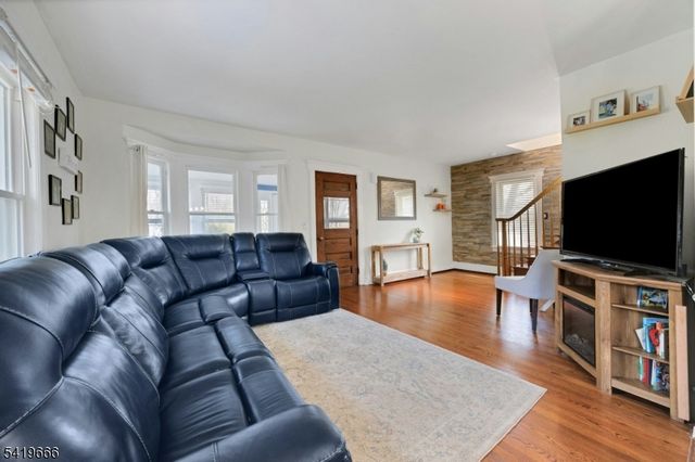 172 Yawpo Ave, Oakland Boro, NJ 07436