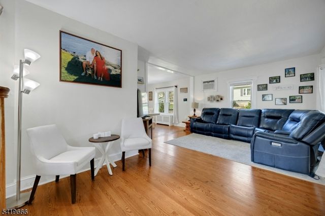 172 Yawpo Ave, Oakland Boro, NJ 07436