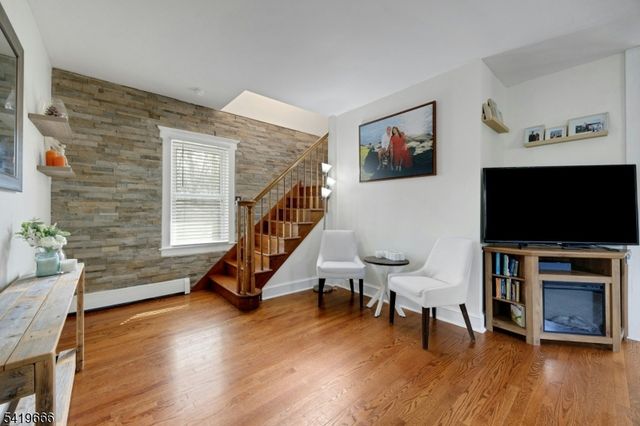 172 Yawpo Ave, Oakland Boro, NJ 07436